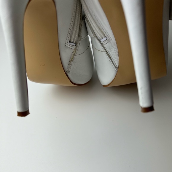 Guess Wardyn White Peep Toe Ankle Booties Buckle Strap Stiletto Heels Size 8 - Picture 6 of 15